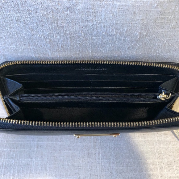 Michael Kors // Jet Set Zip-Around Black Wallet - Picture 3 of 7